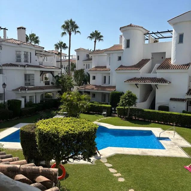 Alquiler de piso en Urbanización Los Naranjos de Marbella - Photo 1