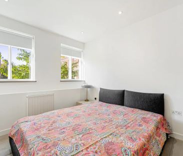 2 bedroom flat in Cheltenham Terrace - Photo 1