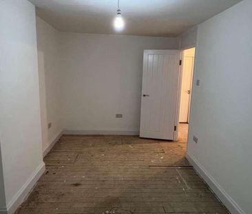 Shepherds Close, Romford, RM6 - Photo 3