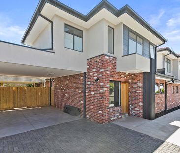 Luxurious Low-Maintenance Living in a Blue-Chip location! - Photo 2