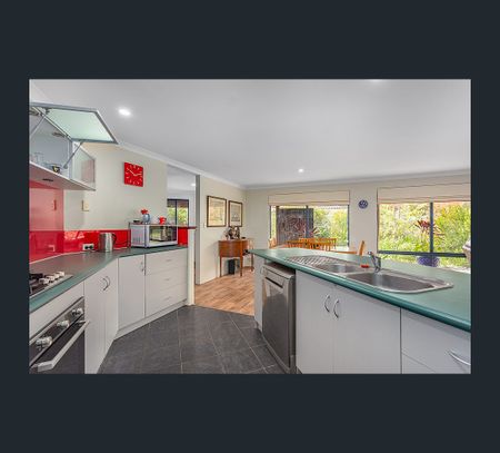 8 Clare Row, College Grove, WA 6230 - Photo 3