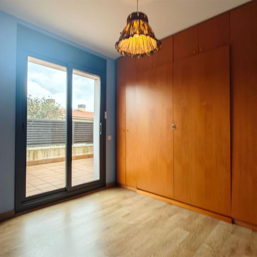 Piso de alquiler en Carrer Roger de Lluria Militar, 6, Pallejà - Photo 1