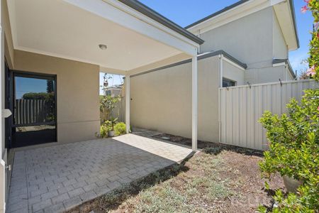 Modern Comfort and Convenience in the Heart of Belmont! - Photo 5