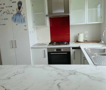 Spacious Family Home - Photo 4