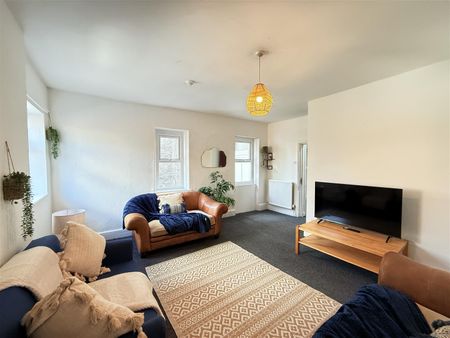 54 Holyhead Road - Photo 2