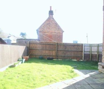 2 bed end of terrace house to rent in The Common, High Wycombe, HP14 - Photo 6