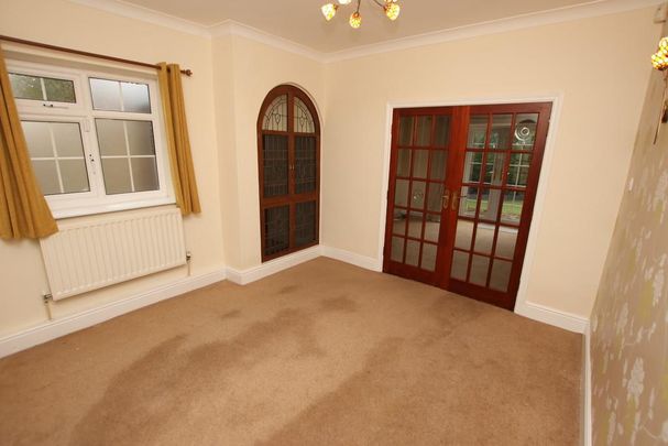 4 bedroom end of terrace house to rent - Photo 1