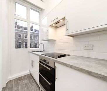 A studio apartment with a private balcony, own kitchen and shared b... - Photo 2