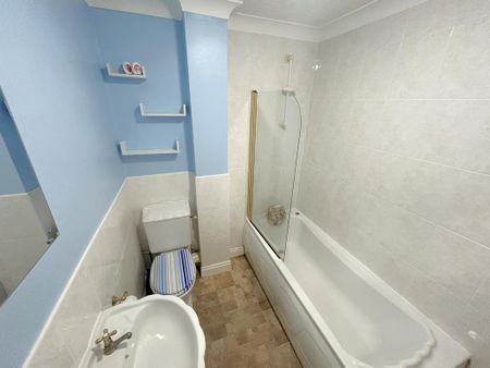 2 bedroom mews to rent - Photo 3