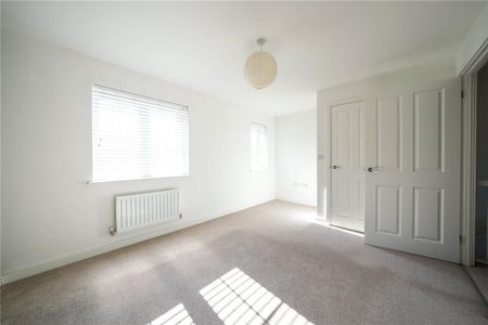 2 bedroom end of terrace house to rent - Photo 3