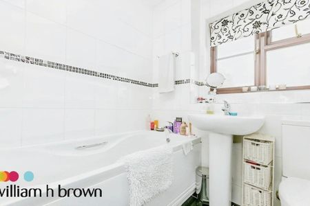 California Close - Photo 5