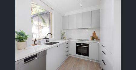 Courtyard apartment in spectacular beachside location - Photo 5