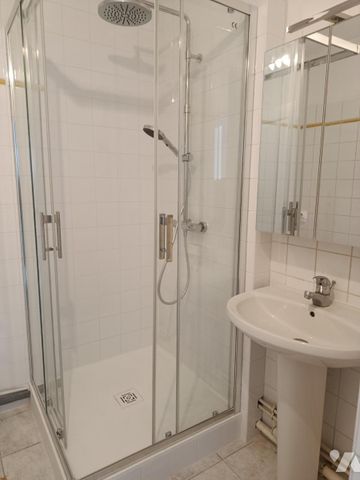A LOUER VALENCIENNES : APPARTEMENT T2 PROCHE TOUTES COMMODITES - Photo 2