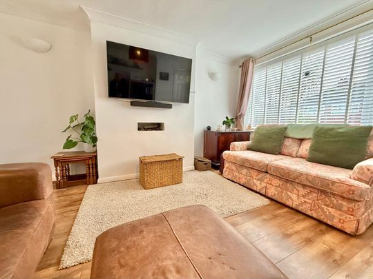 3 bedroom semi-detached house to rent - Photo 1