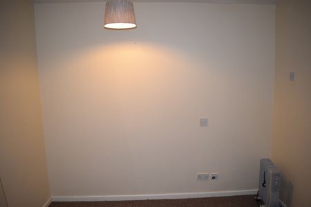 1 Bed Flat, Rodney Court, SO19 - Photo 2