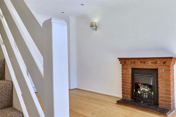 2 bedroom end of terrace house to rent - Photo 1