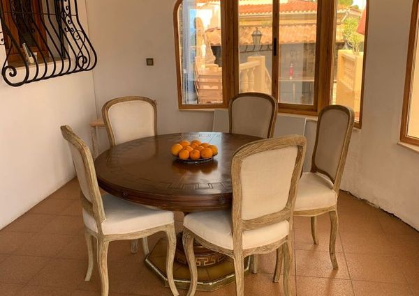 Villa for rent with 3 bedrooms and pool in Calpe for the winter season.