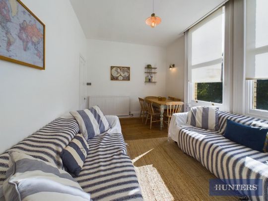 3 bedroom Flat To Let - Photo 1