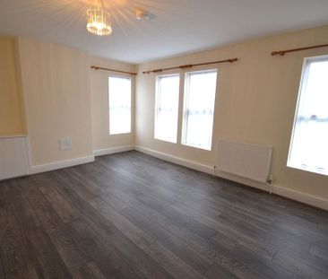 2 bedroom end of terrace house to rent - Photo 1