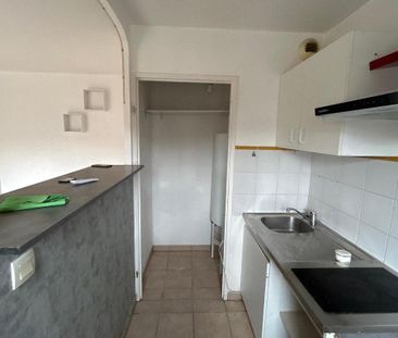 Location Appartement 2 pièces 48m² MILLAU 12100 - Photo 4