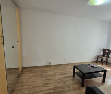 Berceni, metrou Aparatorii Patriei, - Photo 3