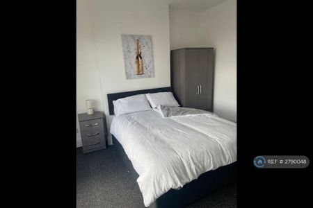 1 bedroom in a house share to rent - Photo 2