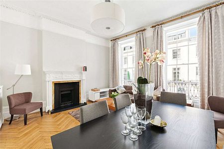 MANAGED BY SAVILLS. PETS ALLOWED. A newly renovated two bedroom flat within Grade II Listed building just moments from Hyde Park. - Photo 4