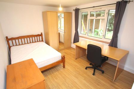 4 bedroom ground floor flat to rent - Photo 3