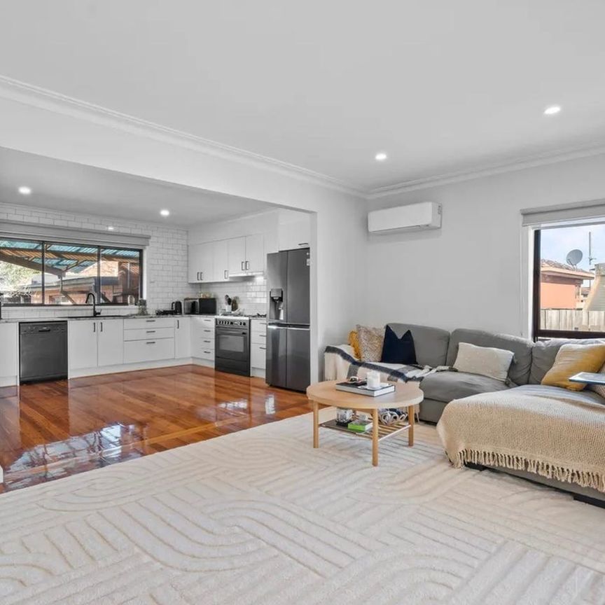 $640 per week - Photo 1