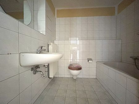 3 Zimmer • große Räume • Altendorf • Stellplatz möglich • in Chemnitz • zur Miete - Photo 2