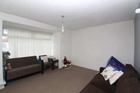 2 Bedroom Semi-Detached House - Photo 2