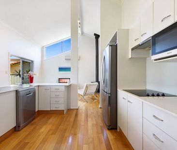 18 Queenscliff Crescent, Robina - Photo 1
