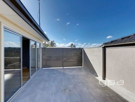 Two bedroom home, prime location! - Photo 5