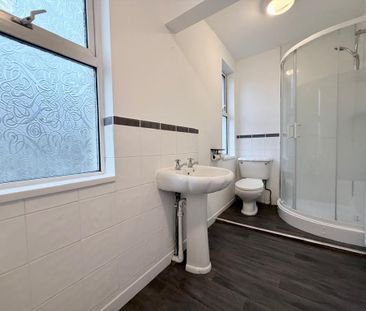 3 bedroom end of terrace house to rent - Photo 1