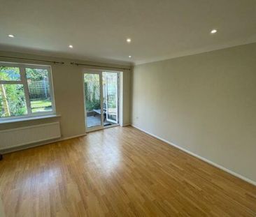 Miles Place, Lightwater, Surrey, GU18 - Photo 2