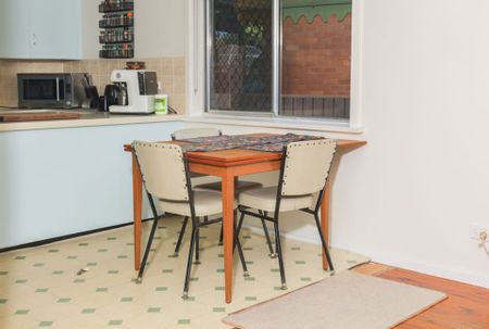 Comfort, Convenience & Classic Charm in North Albury - Photo 3