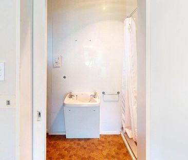 West End - 1 Bedroom - Photo 4