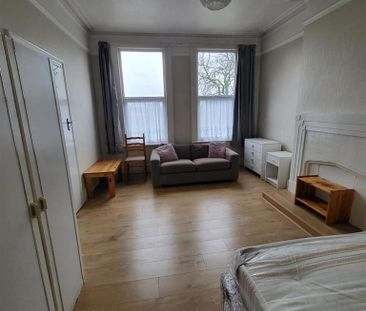 House share to rent - Photo 3