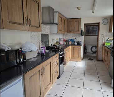 Room in a Shared House, Bristol Road, B5 - Photo 4