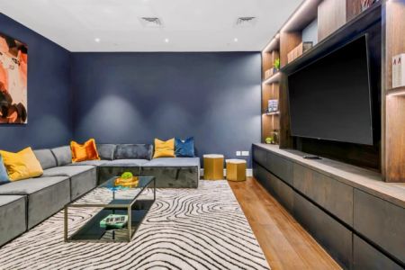 3 Bed Apartment - Photo 3