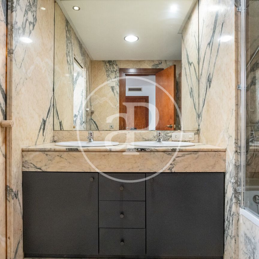 Housing in the center of Valencia - Photo 1