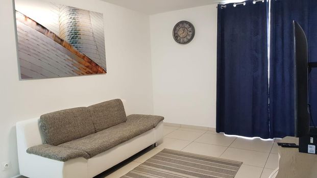Location Appartement 3 pièces 58m² LES ABYMES 97139 - Photo 1