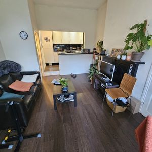 1 Bed - flat 7, 35 Richmond Road, Headingley, Leeds - LS6 1BX - Student - Photo 2