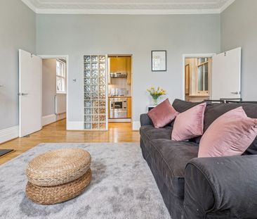 1 Bed Flat, Old Brompton Road, SW5 - Photo 2