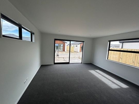 Modern Family Living in Pinewood Grange – 4 Bedrm - Photo 1