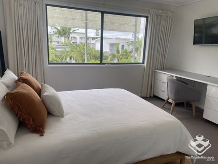 2 Bedroom Apartment Furnished - Photo 3