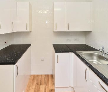 1 bedroom retirement property to rent - Photo 3