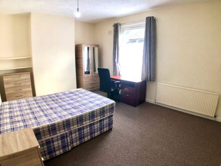 4 bedroom terraced house to rent - Photo 2