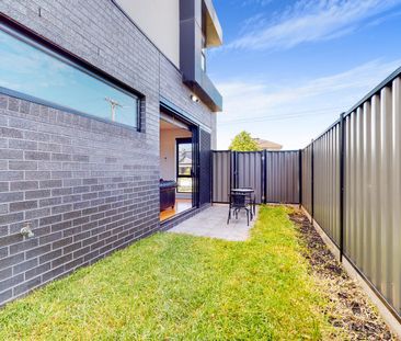 Beautifully Finished Townhouse - Photo 5