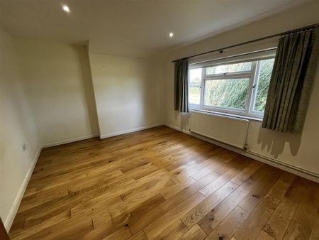 3 bedroom detached bungalow to rent - Photo 3